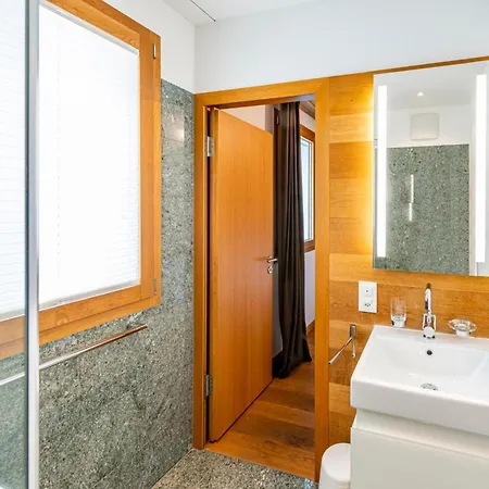 Apartment 3br Central Location *